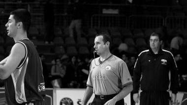 Un arbitro di basket
