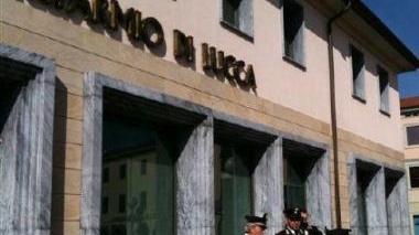 I militari dopo la rapina alla banca di Capannori
