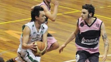 Il play Mencarelli in palleggio