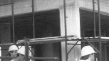Operai al lavoro in un cantiere edile