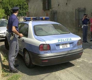 Una volante della polizia 