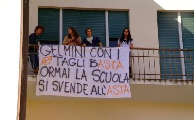Si allarga la protesta nelle scuole