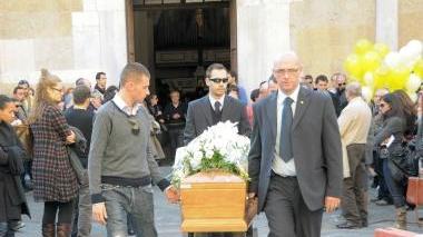Un momento dei funerali di Francesca Cappella