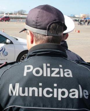 Controlli serrati dei vigili della circoscrizione numero 4 