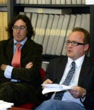 Gli avvocati Pasquali e Macchiarini e, sopra la sede dellAsl          