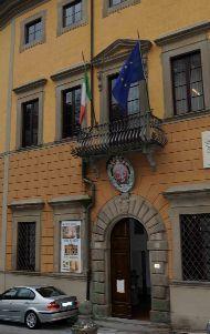Il "mistero dei paletti" in centro storico