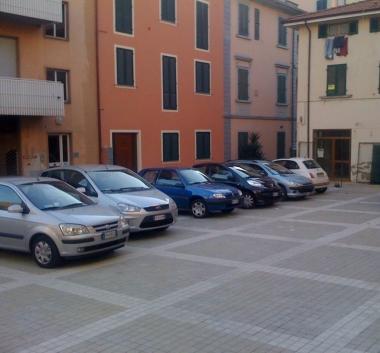 Dove c'era Casa Rastelli ora parcheggiano le auto