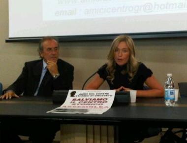 <b>RELATORI </b>Il presidente autosospeso Aureli e la vice Vecchi al tavolo in sala Pegaso 