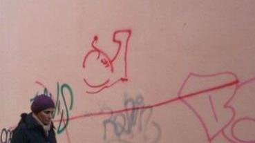 Scritte sul muro di un palazzo