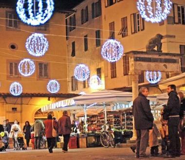 Luci di Natale in piazza della Sala 