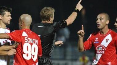<b>ARBITRO</b> Tommasi discute con Freddi