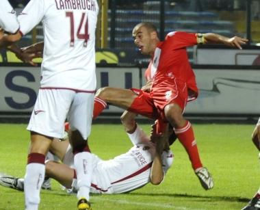 <b>29 ST</b> Freddi va gi&ugrave; in area sugli sviluppi di un calcio dangolo ma larbitro lascia correre     