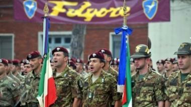 Folla alla festa della Folgore