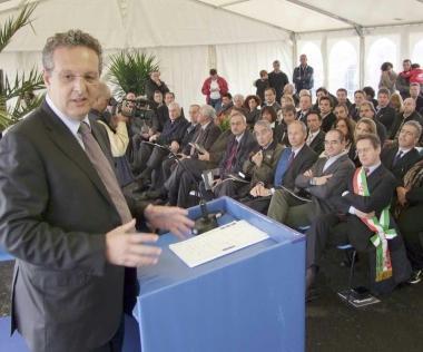 A sinistra Bottai durante il suo intervento e a destra Giuseppe Balducci di Overmarine 