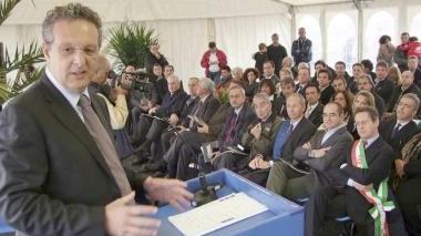A sinistra Bottai durante il suo intervento e a destra Giuseppe Balducci di Overmarine