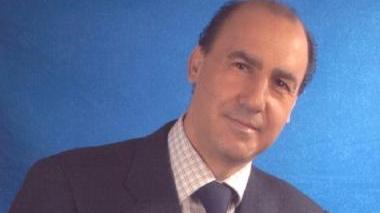 Luciano Ghironi il manager che ha apero un’agenzia Free Work a Cecina e, a fianco, giovani all’ufficio del lavoro