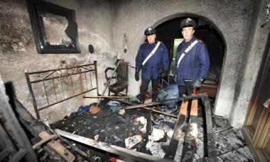La camera da letto è andata completamente a fuoco nella notte nella casa di San Pietro a Palazzi