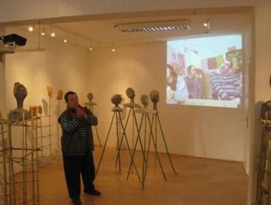 <b>VERNISSAGE </b>Il sindaco Bonifazi inaugura la mostra nella saletta del Cedav      