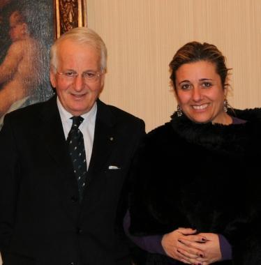 A sinistra, Armani 