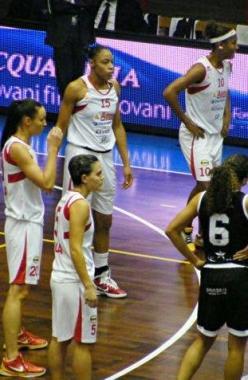 Soli, Willis, Hampton e Andrade sul parquet (foto Vasco Favilla) 