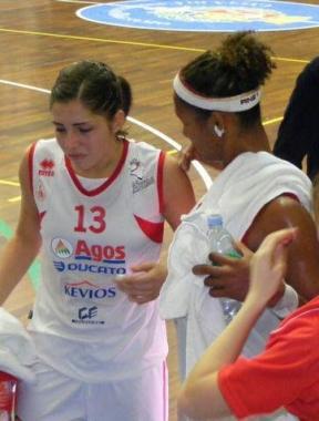 Bagnara dolorante dopo lo scontro con Willis esce dal campo (foto Vasco Favilla)        