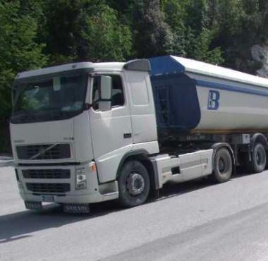 Camion del trasporto marmo al centro delle contestazioni 