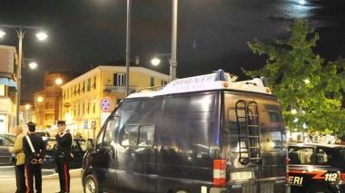 La stazione mobile dei carabinieri in piazza Gramsci