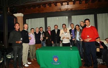 La premiazione dei vincitori del Trofeo della Lana che si &egrave; tenuto al Golf Club Le Pavoniere          