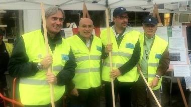 <b>VOLONTARI.</b> Il sindaco Buratti, il presidente di Gaia Ermindo Tucci, i candidati a sindaco James Popper e Vasco Franceschi