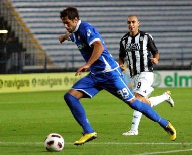 Lattaccante georgiano Levan Mchedlidze in azione nel corso del derby contro il Siena 
