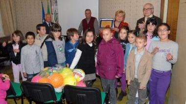<b>CERIMONIA.</b> Una delle classi premiate