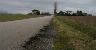 <b>STRILLAIE.</b> Via San Vincenzo devastata dai mezzi pesanti 