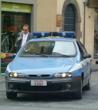 Una volante della polizia (Vip)   