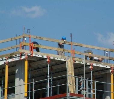 Lavoratori in un cantiere edile 