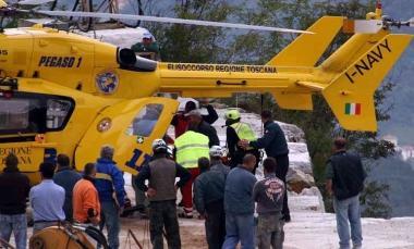 I soccorsi con lelicottero per lincidente avvenuto alle cave di Gioia il 13 ottobre 
