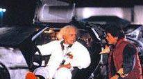<b>DELORIAN </b>Michael J. Fox con Emmet Brown a bordo della macchina del futuro