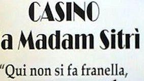 Cartello affisso nella casa della Sitrì