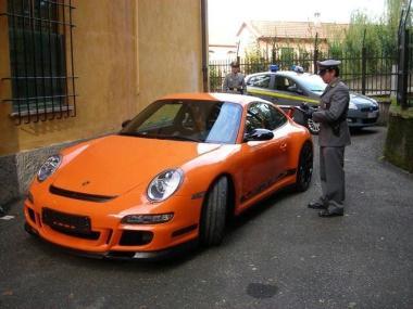 La Porsche sequestrata dalla Finanza 