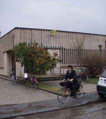 Lesterno dellufficio postale di Ponsacco   