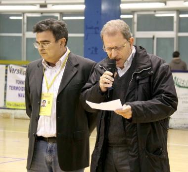 Il presidente del Valdagno legge le scuse alla citt&agrave; ad inizio partita A destra: Massimo Mariotti 