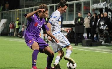 A sinistra Valdifiori contro Cerci e sotto Fabbrini inseguito da due avversari 