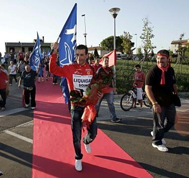 I festeggiamenti per Nibali dopo la vittoria nella Vuelta di Spagna 