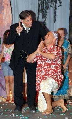 Uno spettacolo del Carrozzone e accanto Pancaccini in scena 
