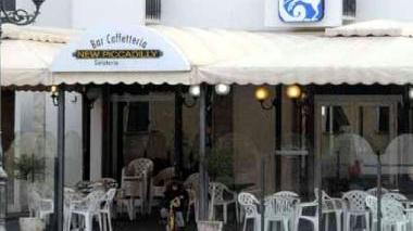 Il Bar Piccadilly e a lato dei videogiochi