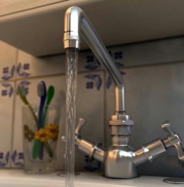 Lacqua un bene che costa      