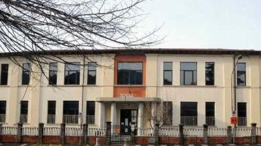 Il sindaco Simoncini a sinistra le Micheloni e lato le scuole della Ragnaia