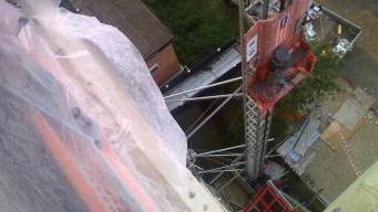 <b>DALL’ALTO.</b> Il traliccio e in fondo il cestello dopo il crollo