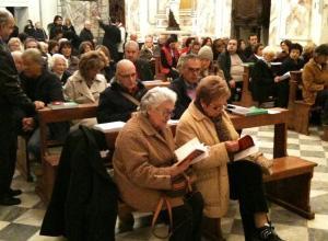 Tutti in chiesa per la messa in latino