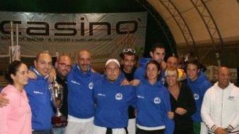 <b>PREMIAZIONE.</b> Il gruppo a fine gare