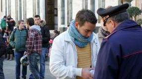 Due momenti del sit-in dei ragazzi del Ferraris in piazza dei Leoni